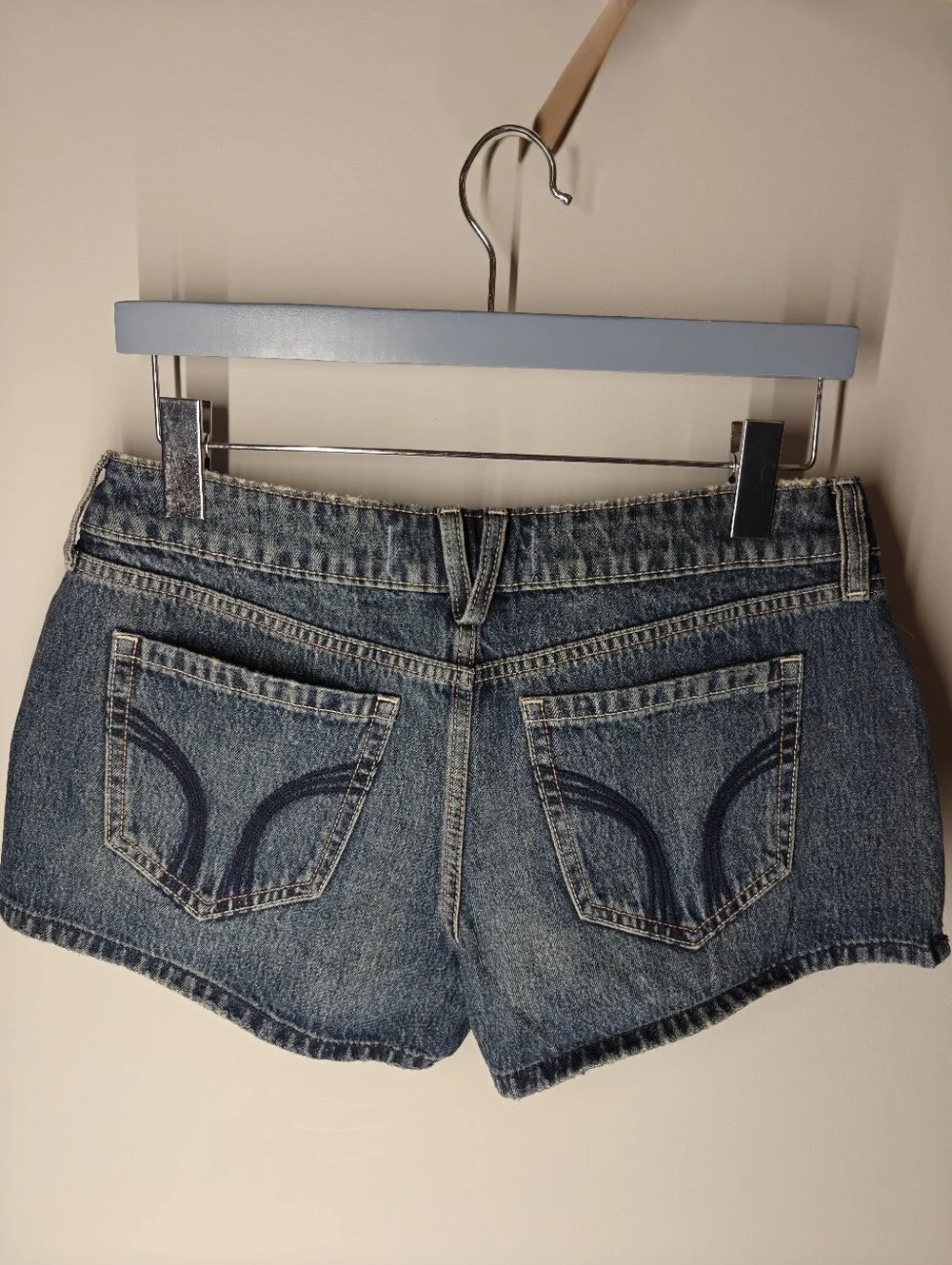 Hollister Low-Rise Dark Wash Denim Mini Shorts 8/9/29W - Picture 2 of 9